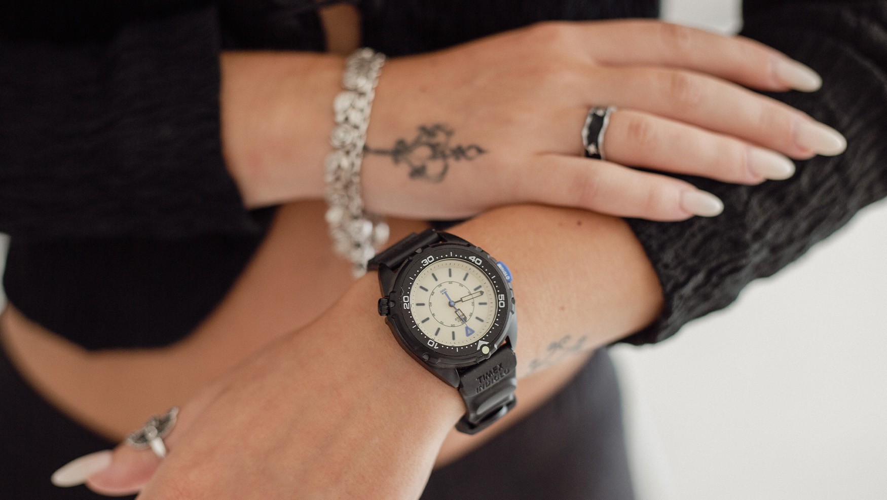 نسخة سوداء من Timex Intrepid بقياس 36 ملم بالتعاون مع Dimepiece